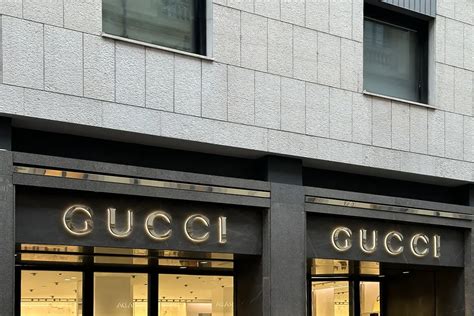 gucci uffici milano via broletto|La nuova boutique Gucci in Montenapoleone .